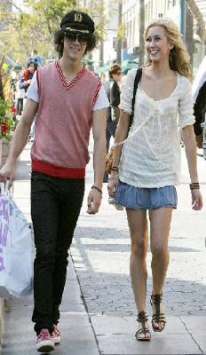 Joe Jonas y Chelsea Staub son novios?